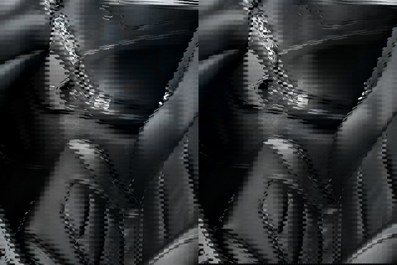 Used 2015 McLaren 650S Spider image 39