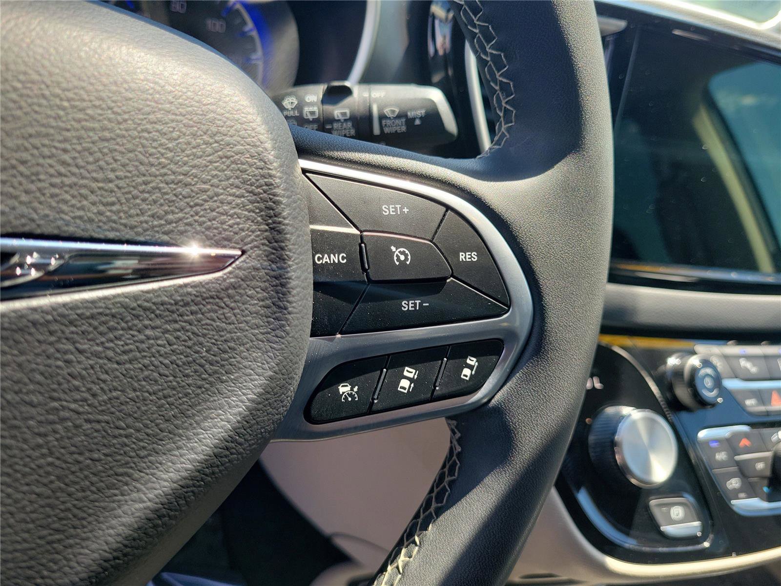 Used 2023 Chrysler Pacifica Touring-L FWD image 24