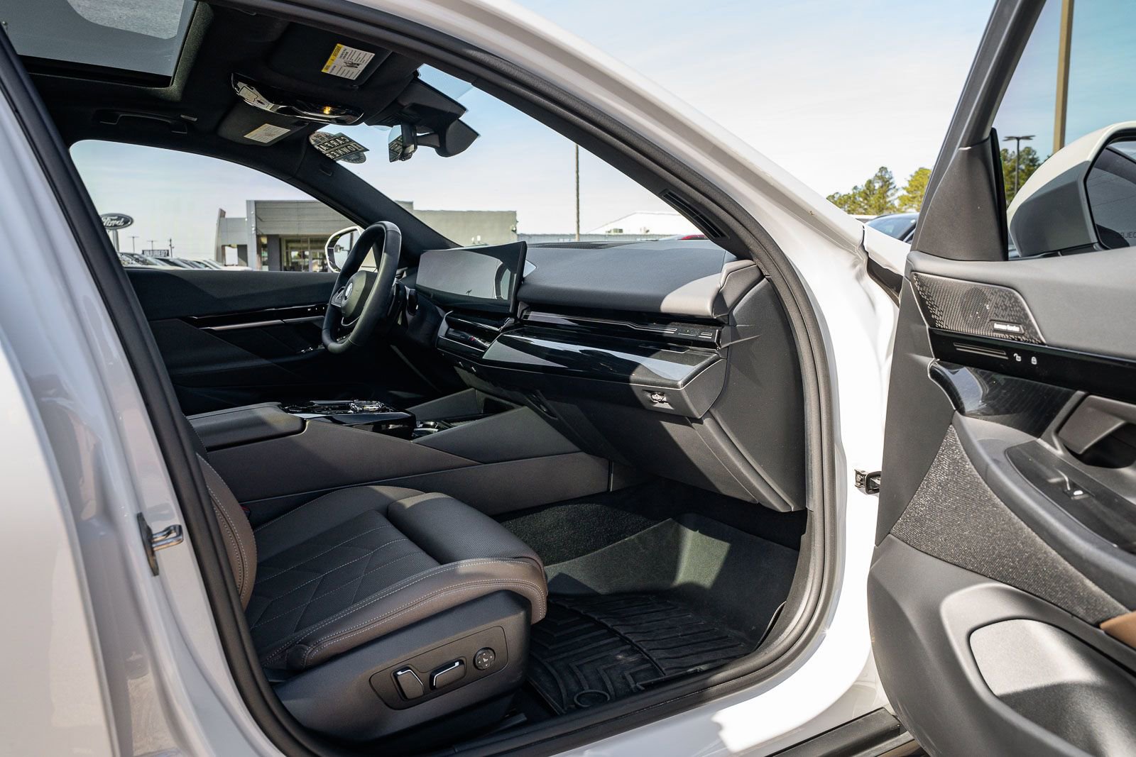 Used 2024 BMW 530i w/ Executive Package RWD image 11