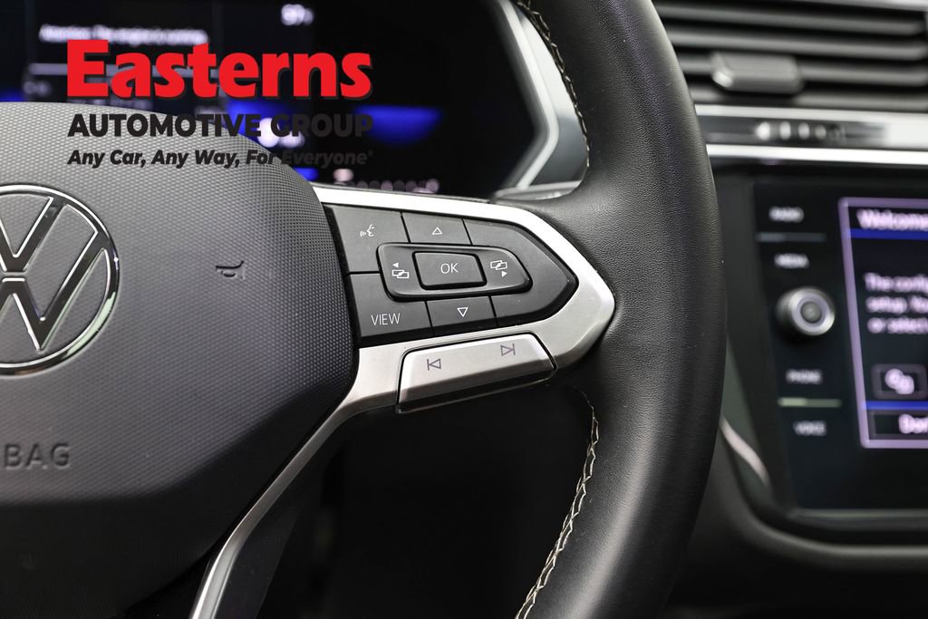 Used 2022 Volkswagen Tiguan SE w/ Panoramic Sunroof Package image 16