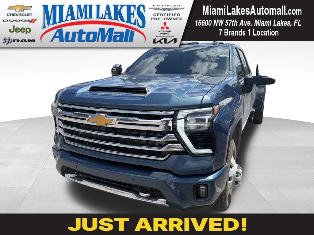 Used 2025 Chevrolet Silverado 3500 High Country w/ Technology Package AWD/4WD image 1