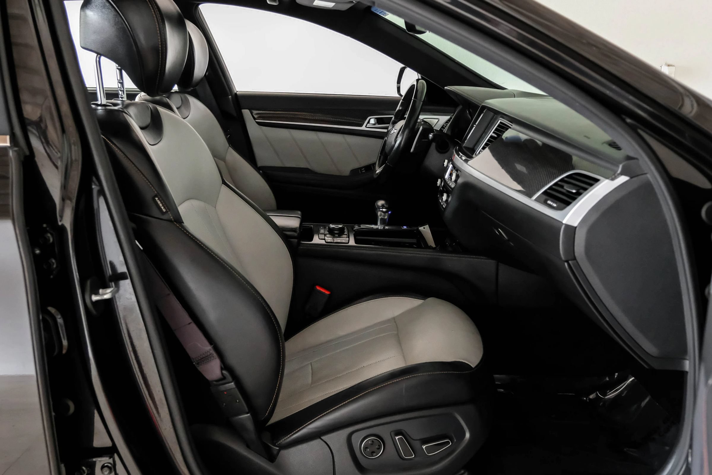 Used 2019 Genesis G80 3.3T Sport RWD image 33