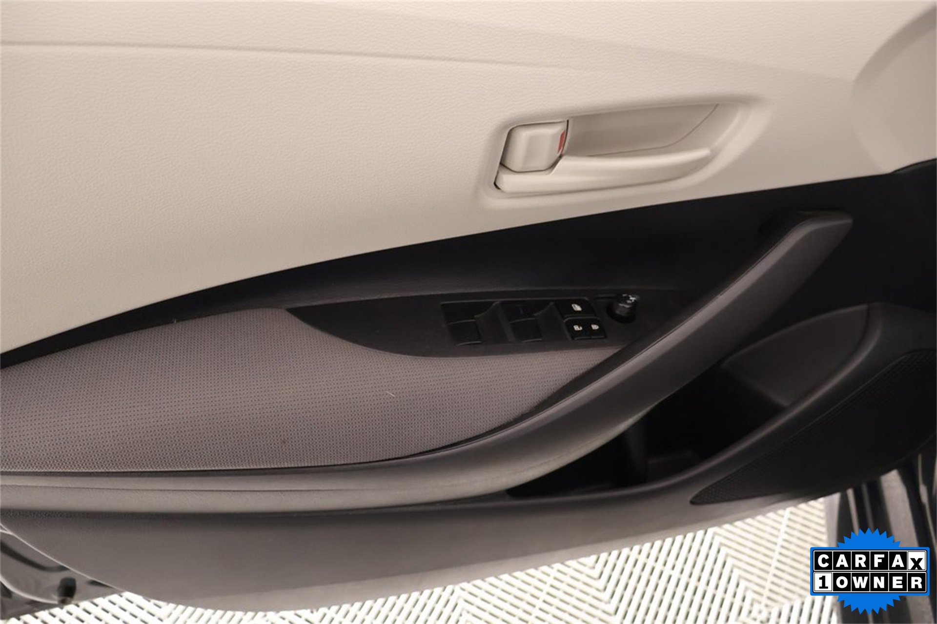 Used 2025 Toyota Corolla LE image 14