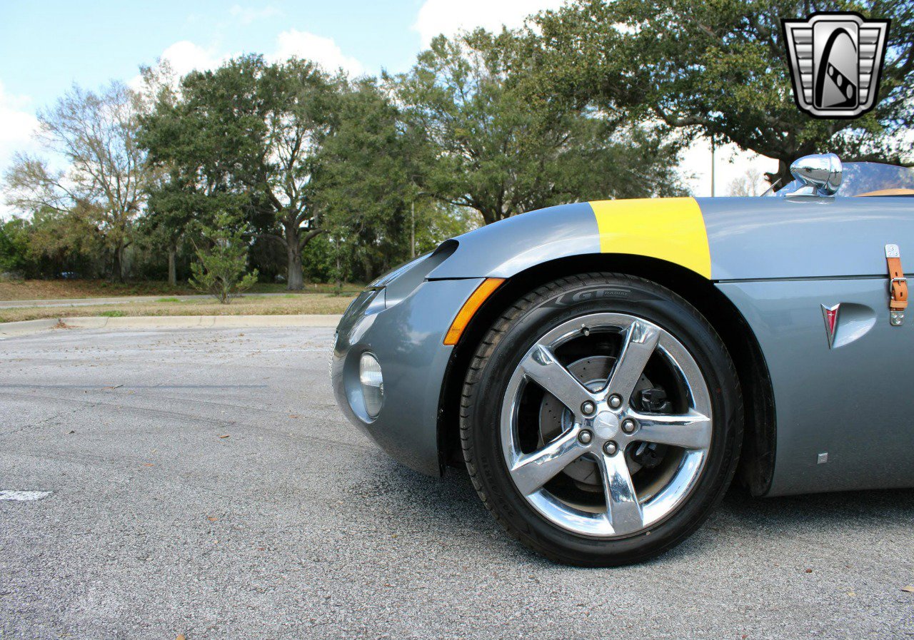 Used 2006 Pontiac Solstice Convertible w/ Premium Package image 16