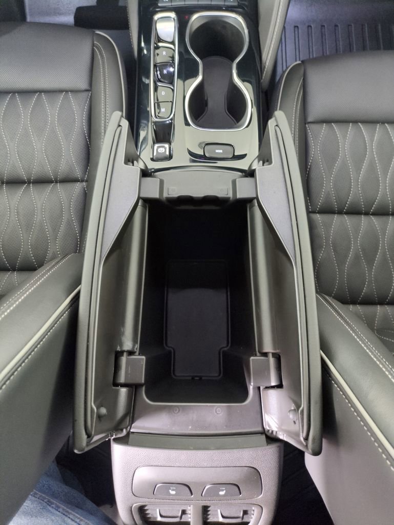 Used 2021 Buick Envision Avenir w/ Technology Package II AWD/4WD image 27