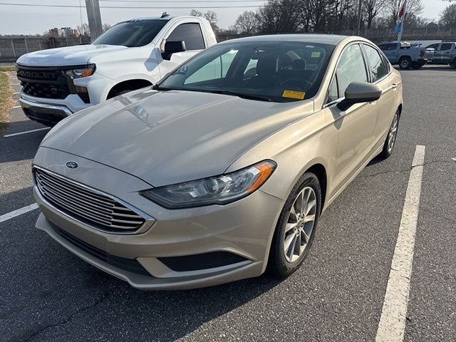 Used 2017 Ford Fusion SE w/ Fusion SE Technology Package image 1