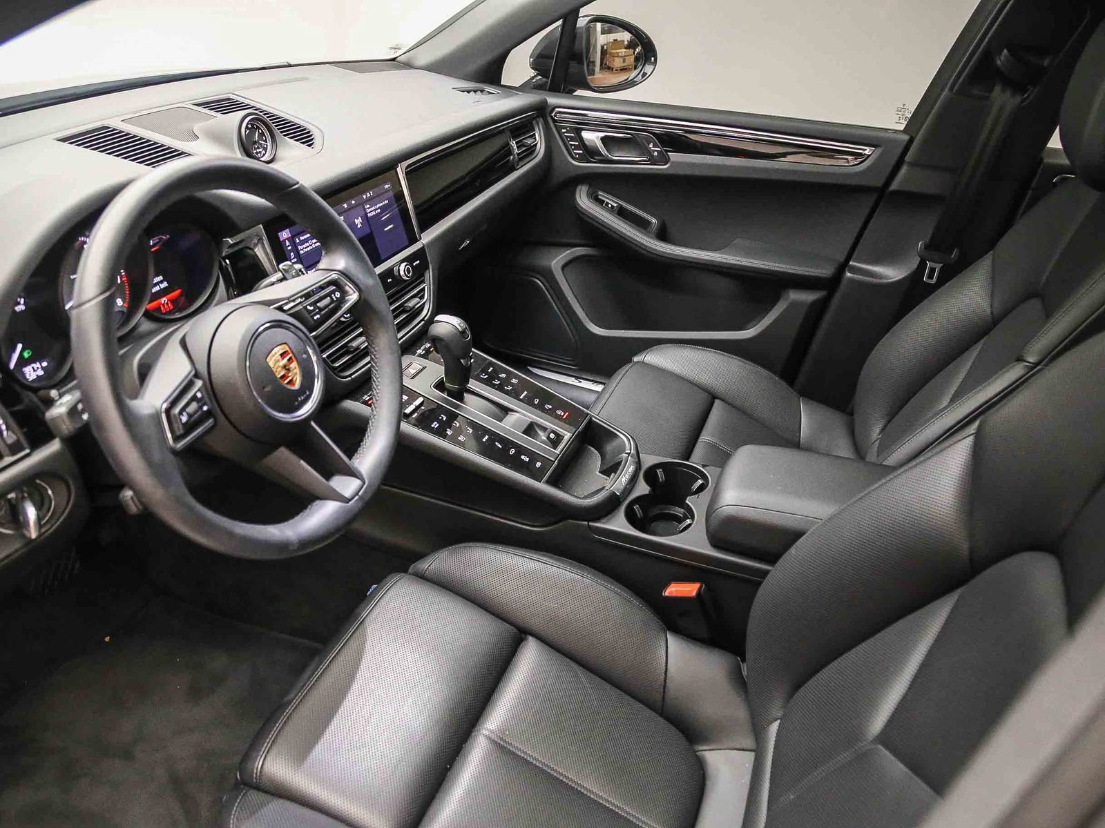 Certified 2025 Porsche Macan S AWD/4WD image 14