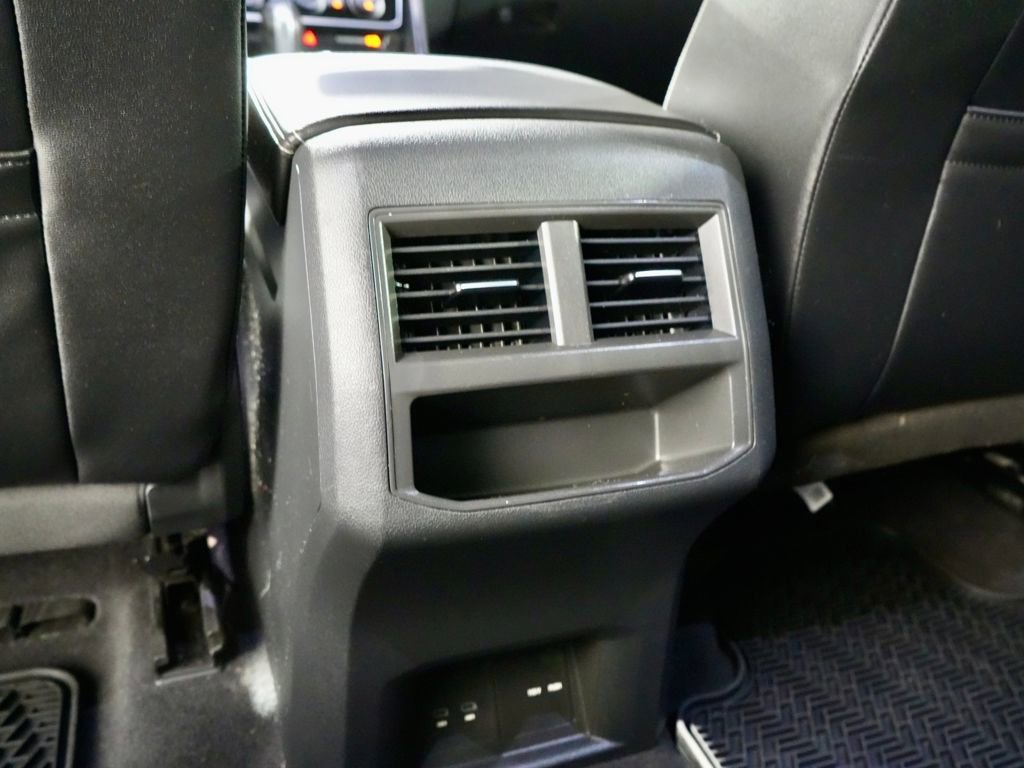 Used 2022 Volkswagen Atlas Cross Sport SE w/ Panoramic Sunroof Package image 28