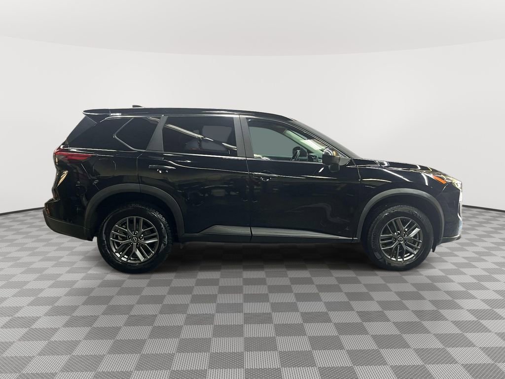 Used 2023 Nissan Rogue S AWD/4WD image 2