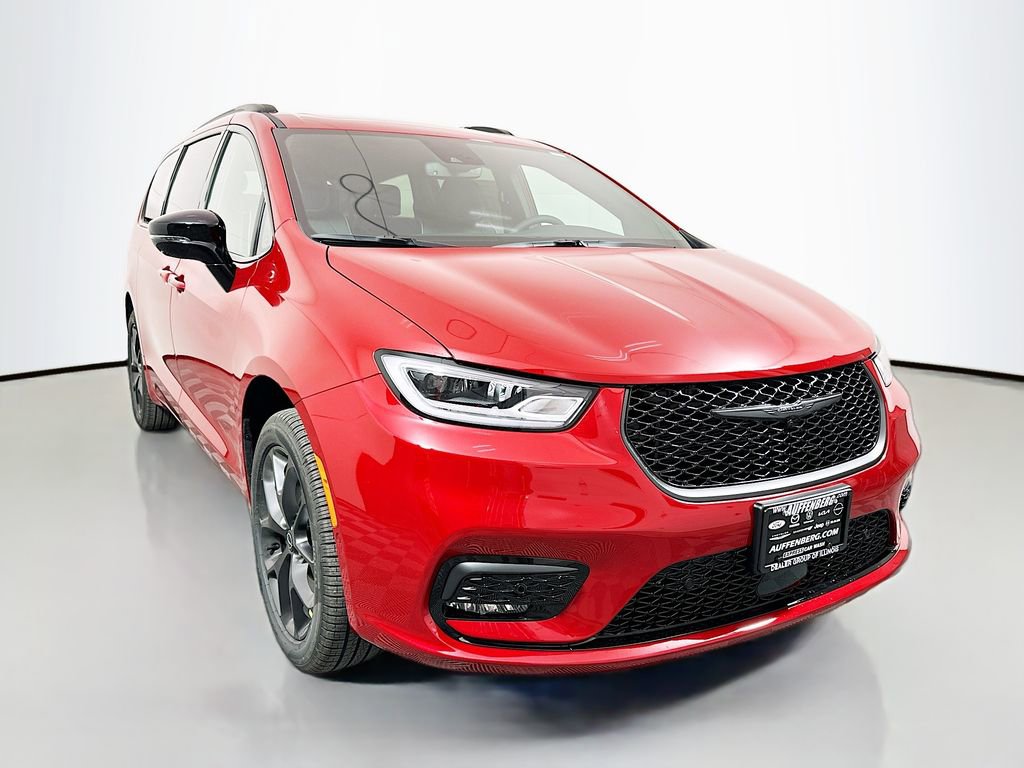 New 2026 Chrysler Pacifica Limited w/ S Appearance Package image 1