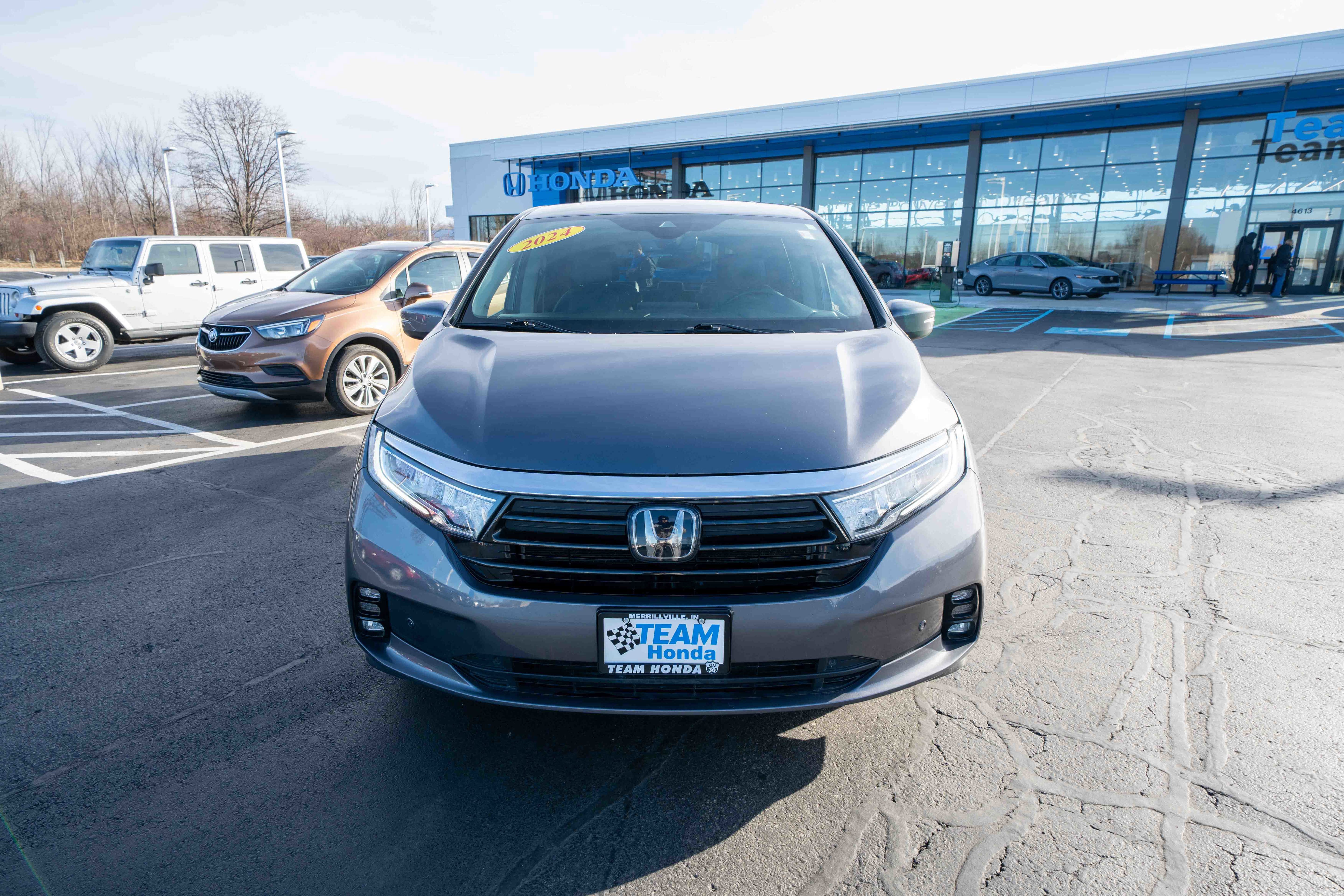 Certified 2024 Honda Odyssey Touring image 2