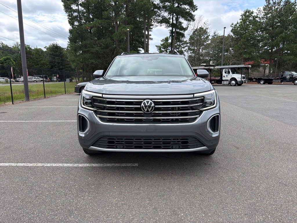 Used 2025 Volkswagen Atlas SE FWD image 3