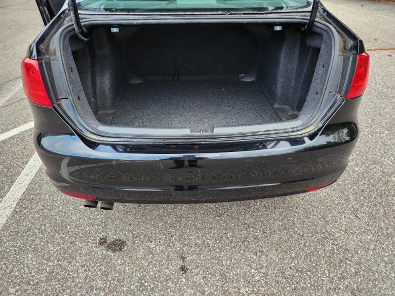 Used 2011 Volkswagen Jetta S image 3