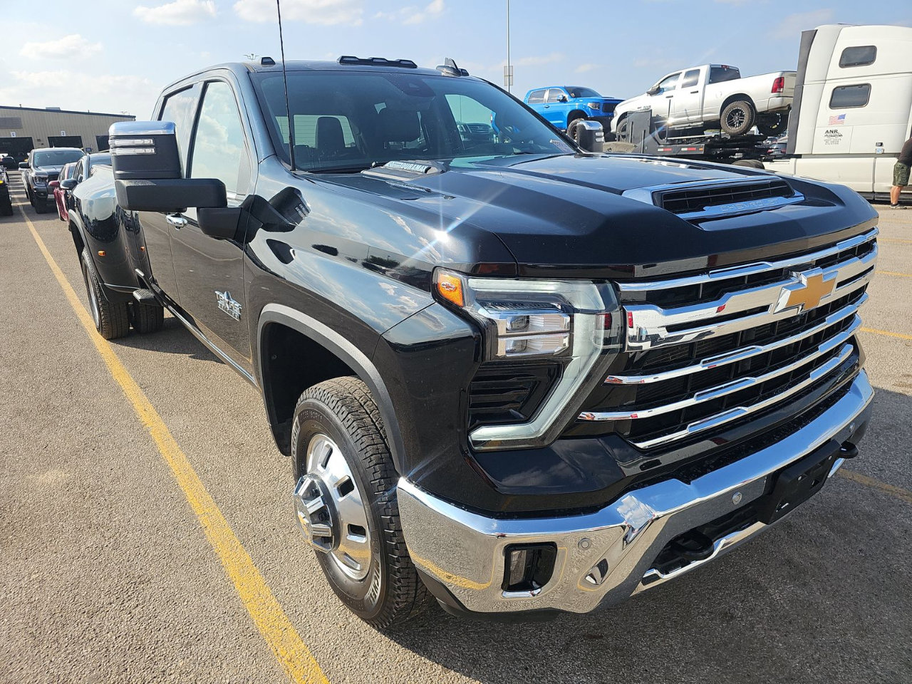 Used 2024 Chevrolet Silverado 3500 LTZ w/ LTZ Texas Edition image 2