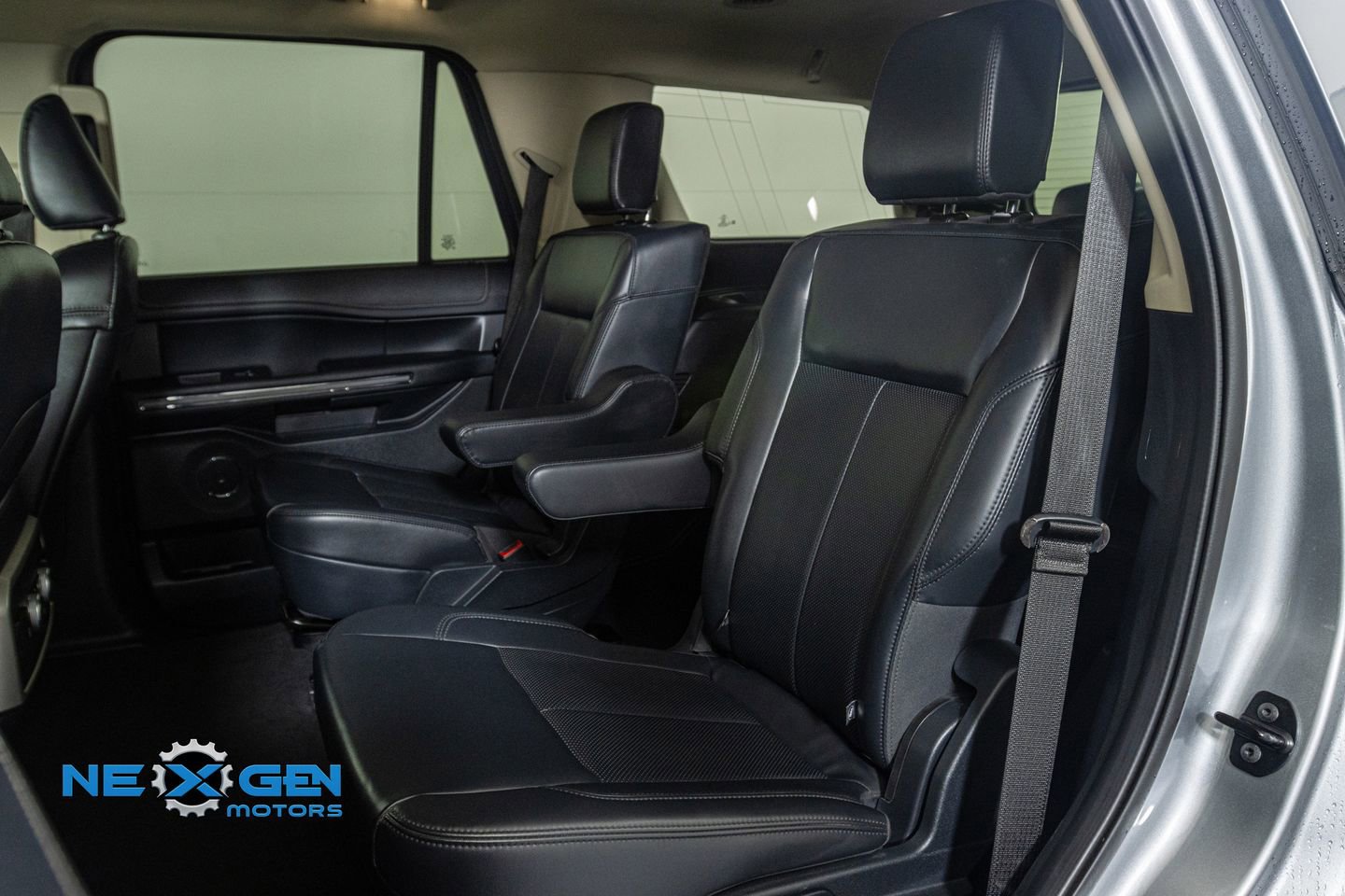 Used 2024 Ford Expedition XLT image 32