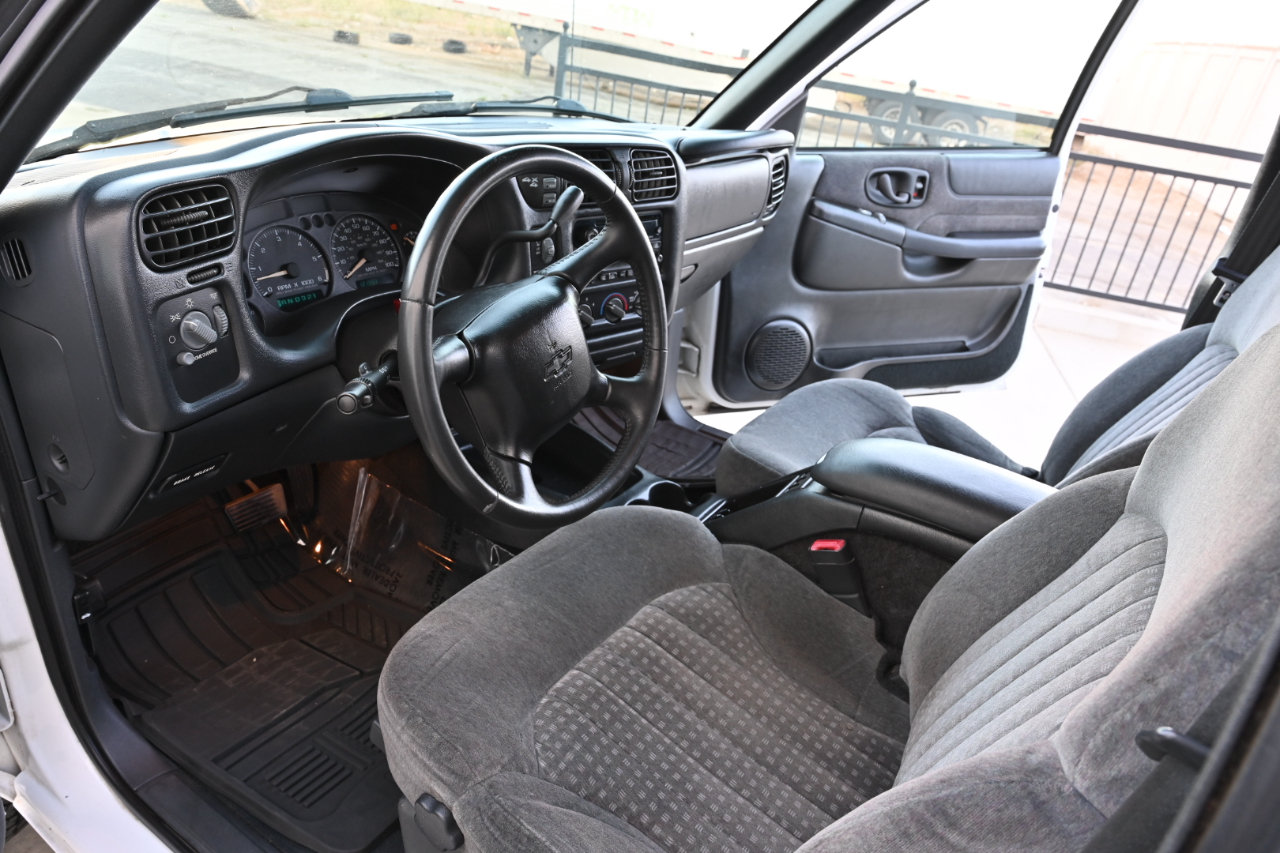 Used 2002 Chevrolet Blazer LS w/ Preferred Equipment Group AWD/4WD image 11