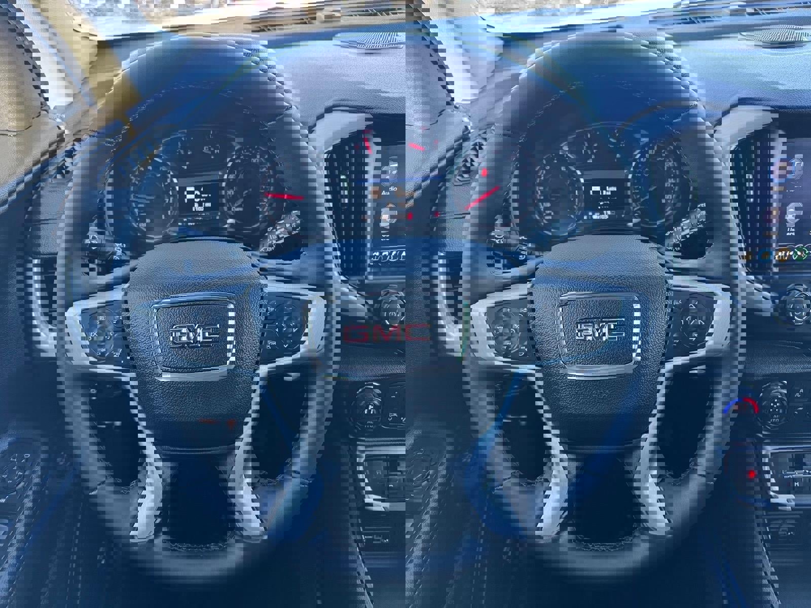 Used 2024 GMC Terrain SLT w/ Infotainment Package II image 8