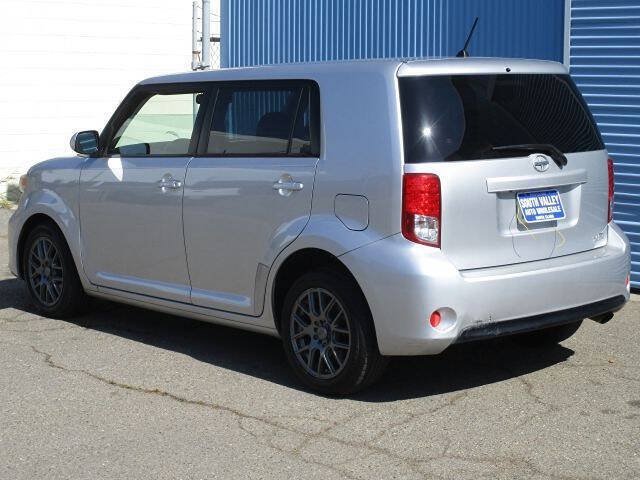 Used 2015 Scion xB FWD image 4