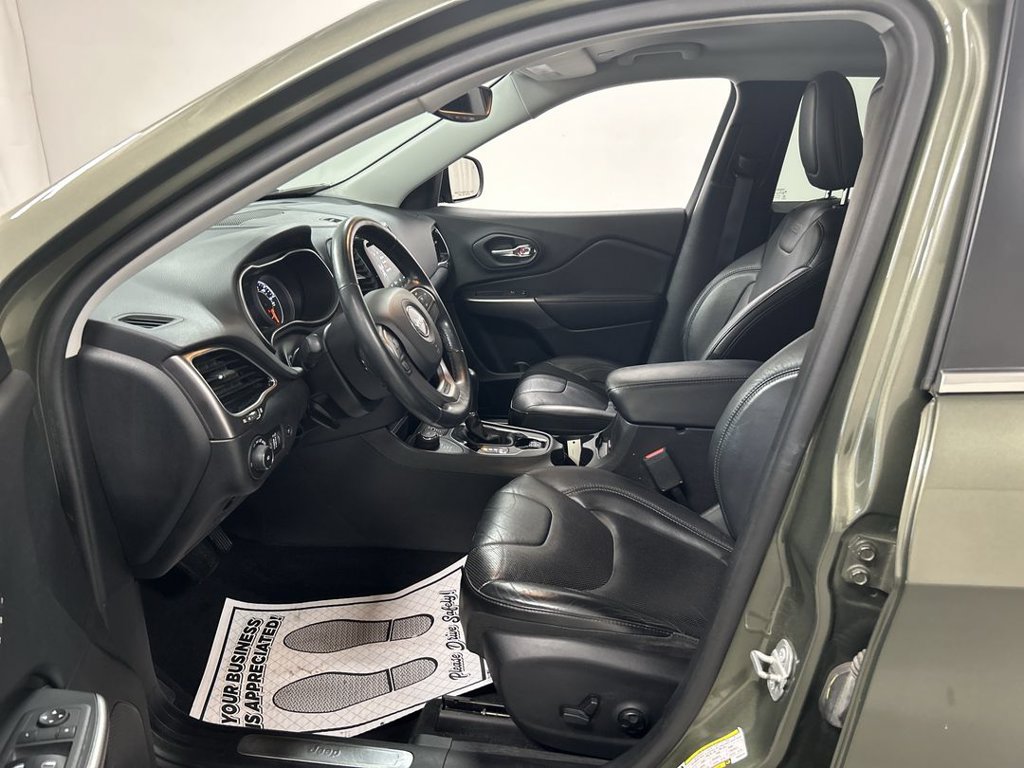 Used 2019 Jeep Cherokee Limited AWD/4WD image 9