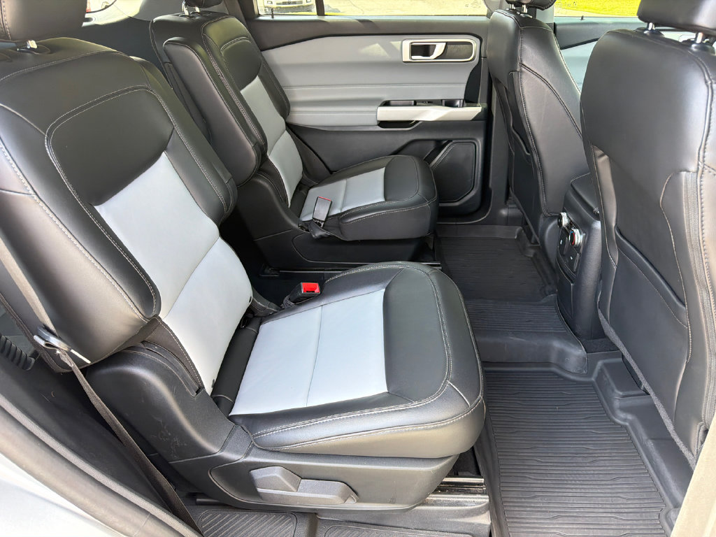 Used 2024 Ford Explorer XLT w/ Equipment Group 202A AWD/4WD image 15