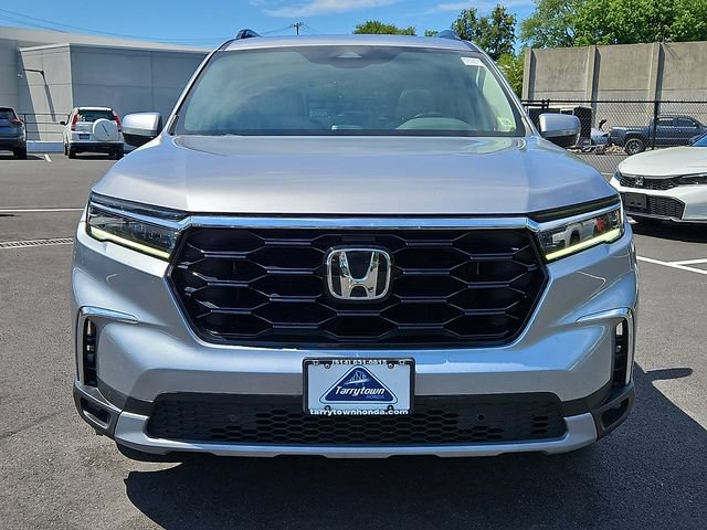 Certified 2023 Honda Pilot Touring image 2