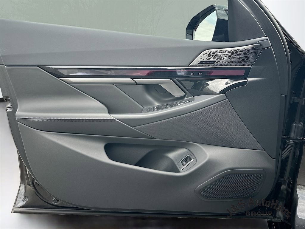 Used 2024 BMW i5 M60 w/ Premium Package image 22