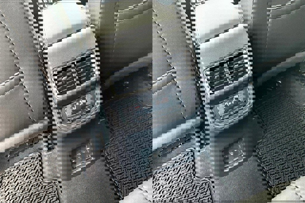 New 2026 Volkswagen Atlas SEL image 17