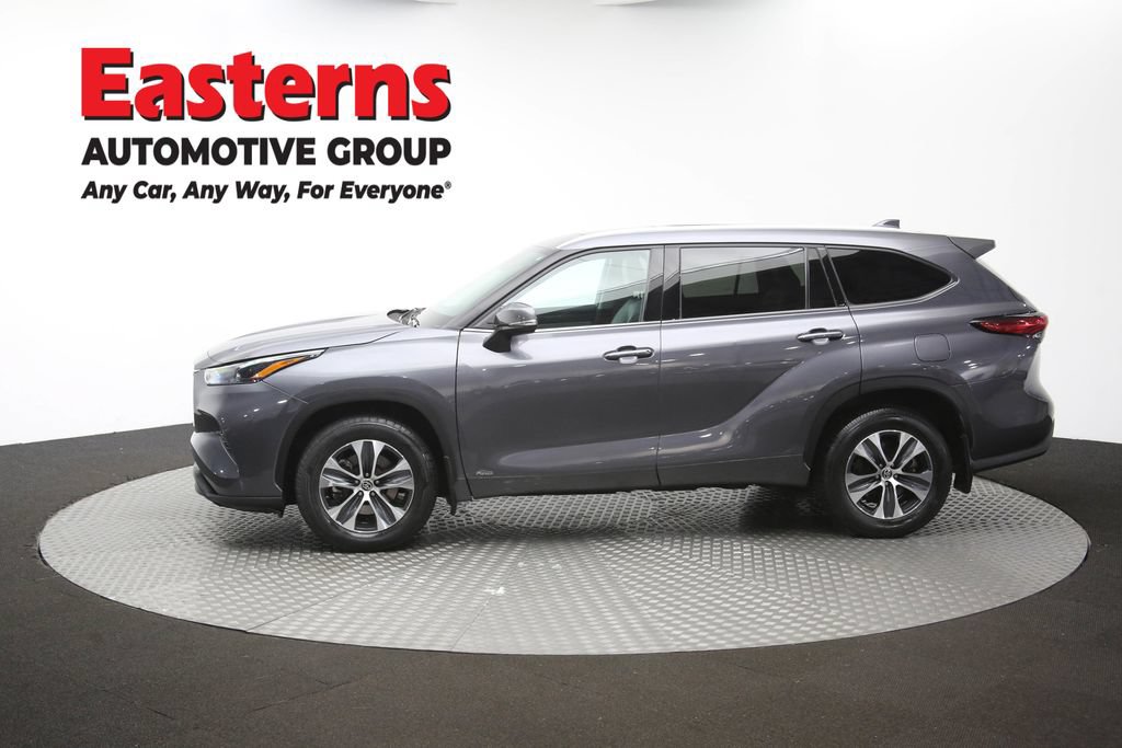 Used 2022 Toyota Highlander XLE AWD/4WD image 61