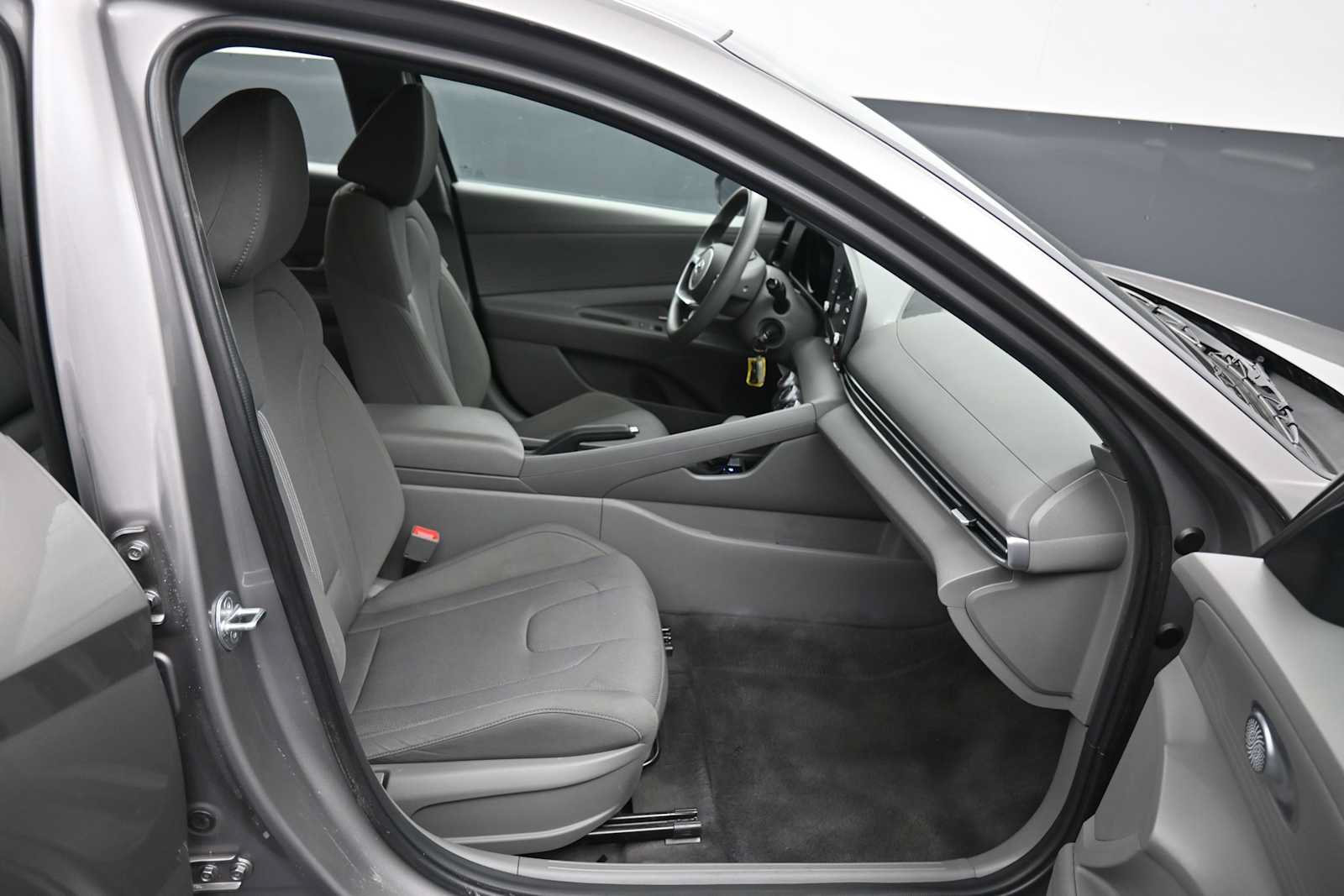 Certified 2023 Hyundai Elantra SE FWD image 23