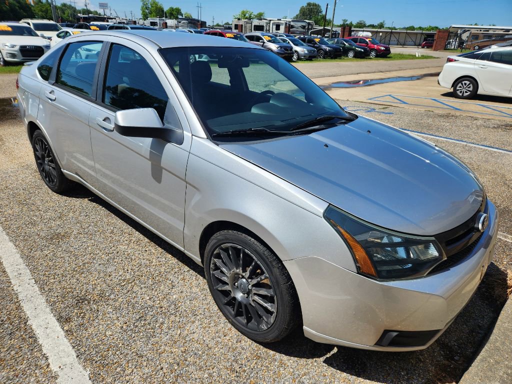 Used 2010 Ford Focus SES FWD image 2