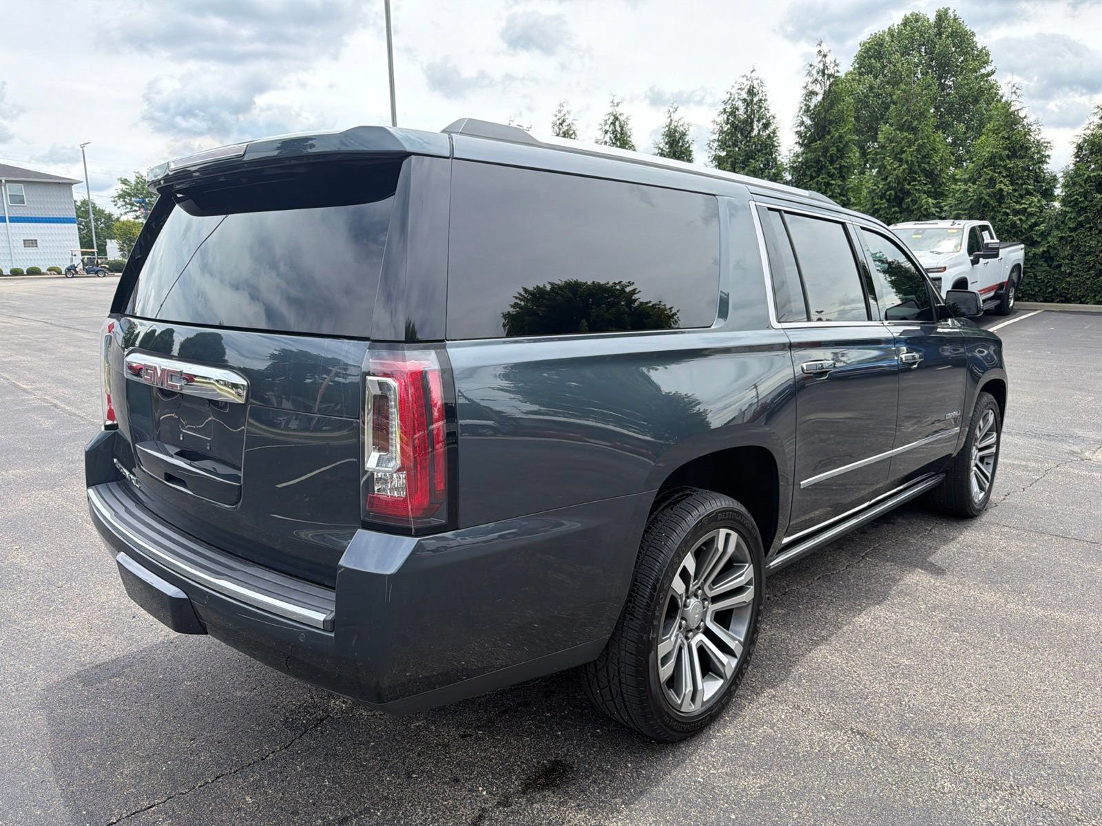 Used 2019 GMC Yukon XL Denali w/ Denali Ultimate Package AWD/4WD image 5