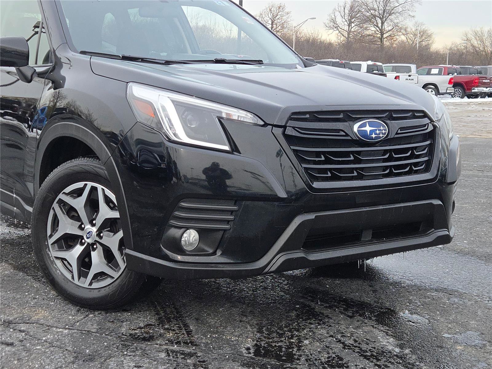 Used 2023 Subaru Forester Premium image 2