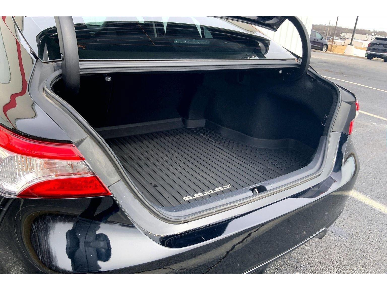 Used 2020 Toyota Camry SE w/ Convenience Package image 27