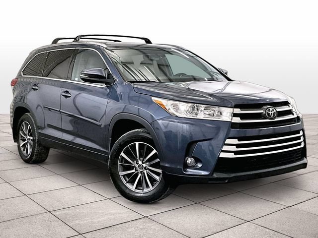 Used 2018 Toyota Highlander XLE AWD/4WD image 3