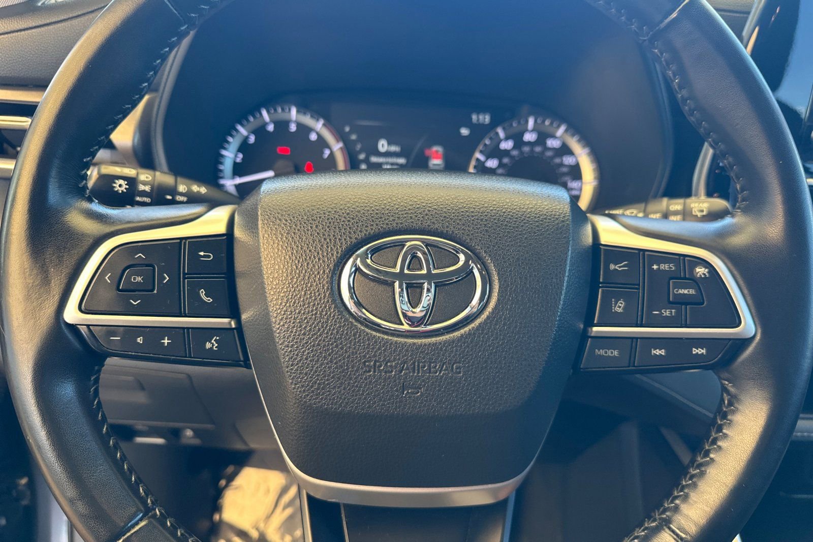 Used 2023 Toyota Highlander LE FWD image 28