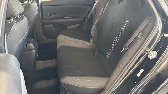 Certified 2025 Hyundai Elantra Sport FWD image 23