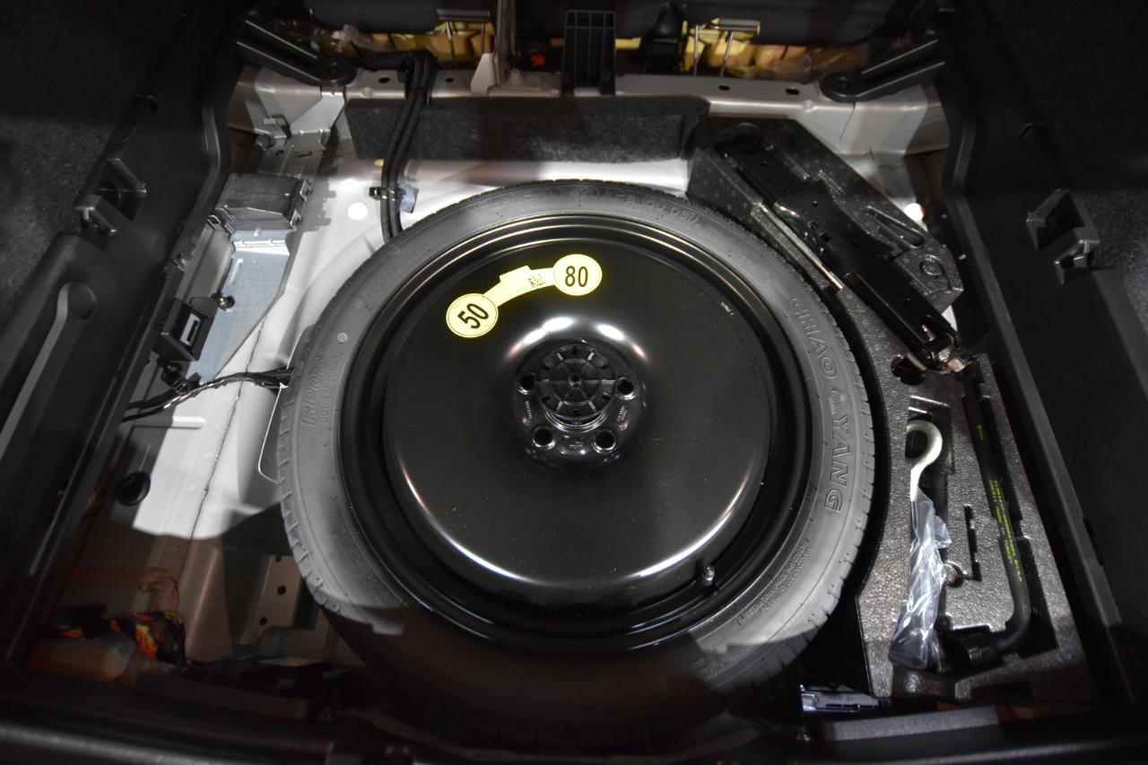 Used 2025 Volvo XC40 B5 Core image 49