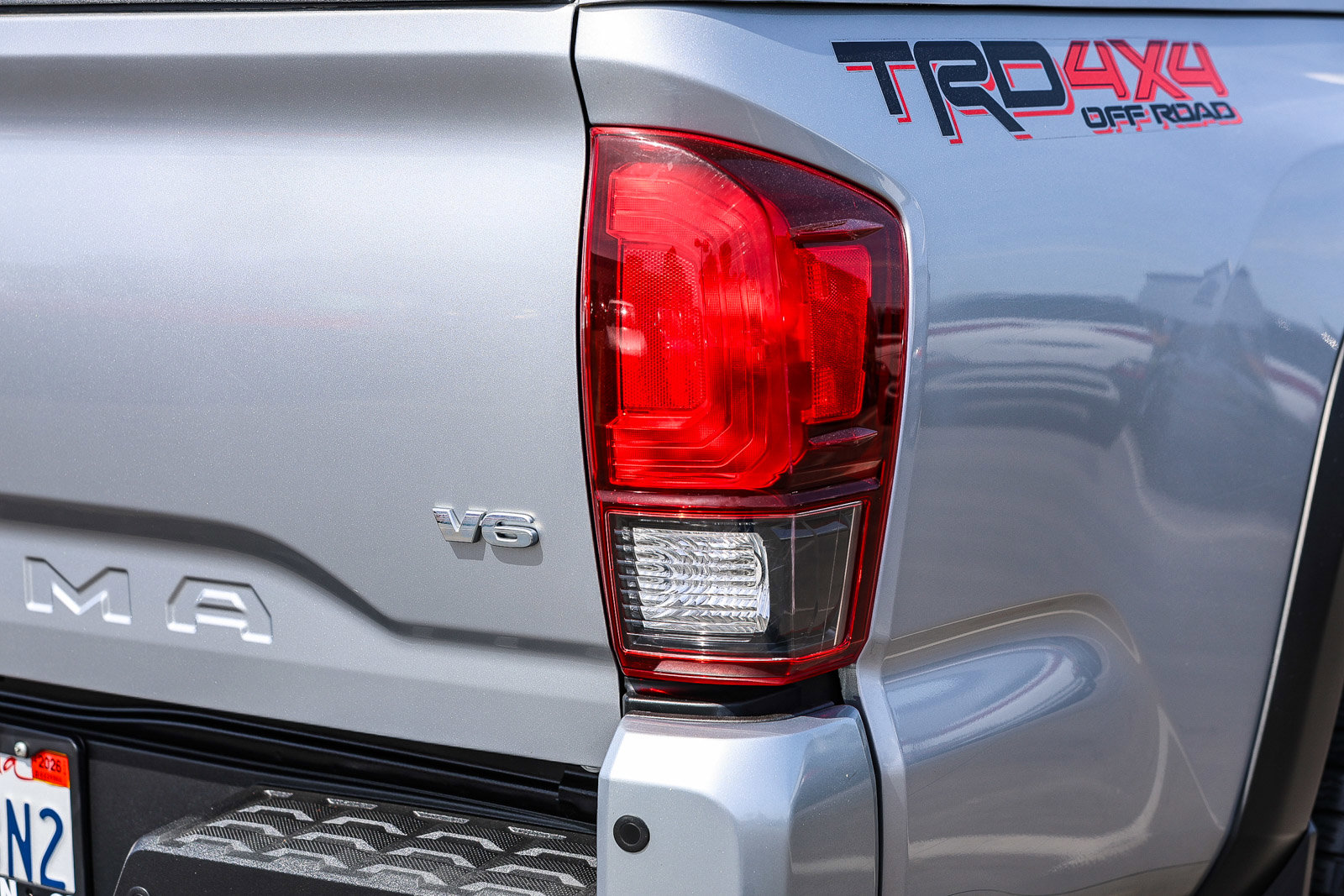 Used 2018 Toyota Tacoma TRD Off-Road w/ Technology Package image 24