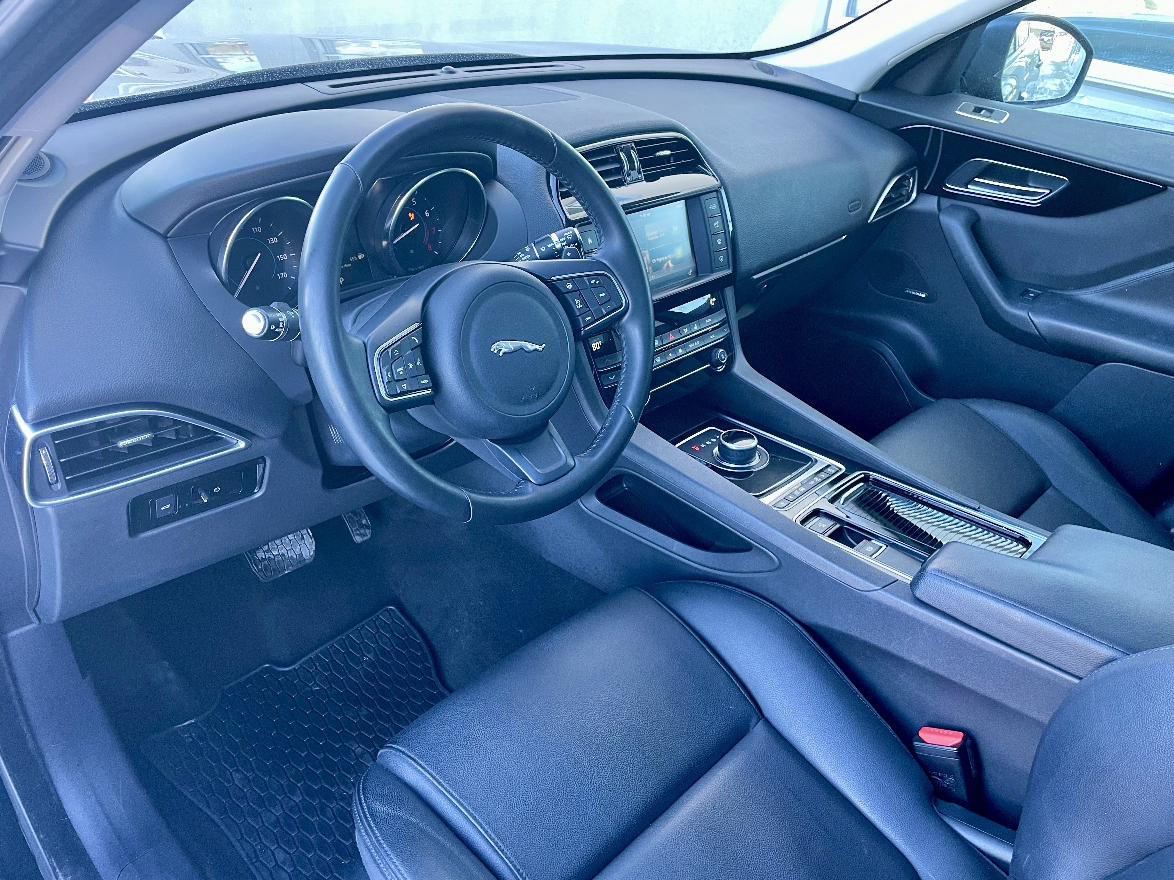Used 2018 Jaguar F-PACE Premium image 13