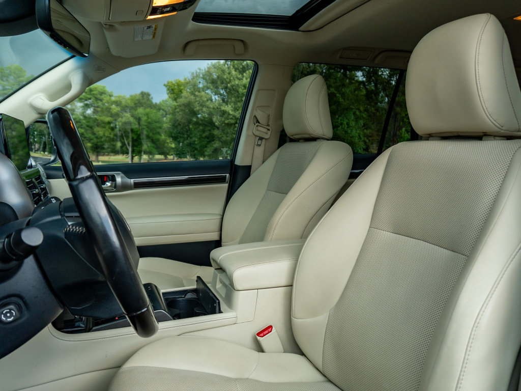 Used 2023 Lexus GX 460 Premium w/ Accessory Package AWD/4WD image 12