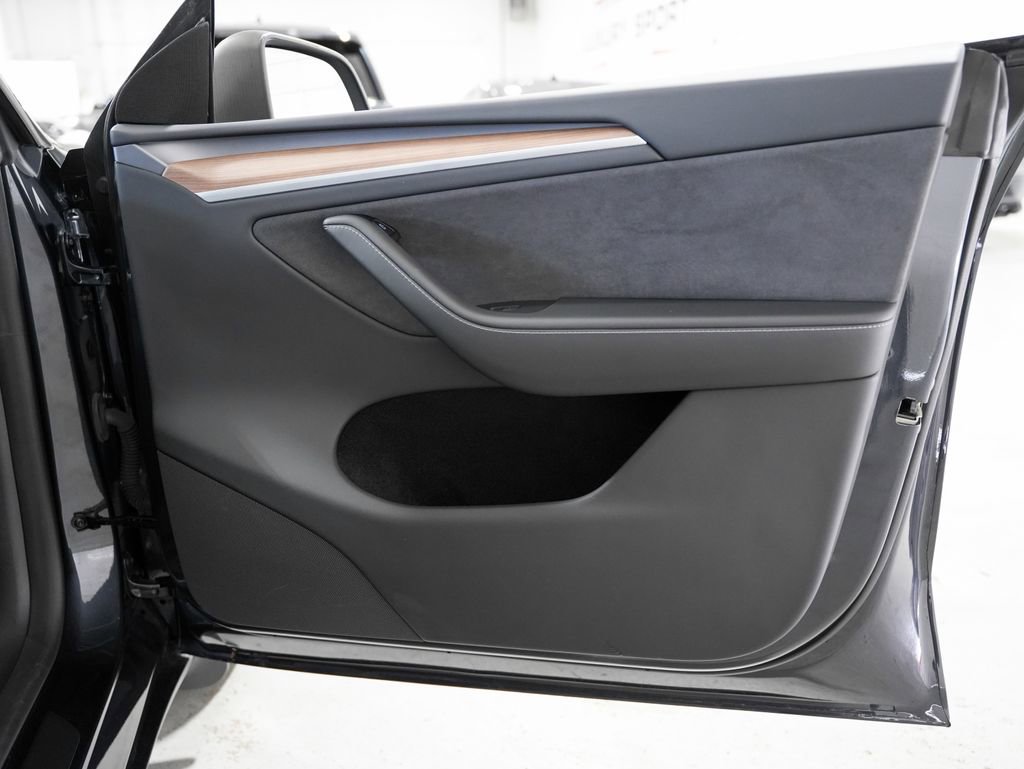 Used 2024 Tesla Model Y Long Range AWD/4WD image 32