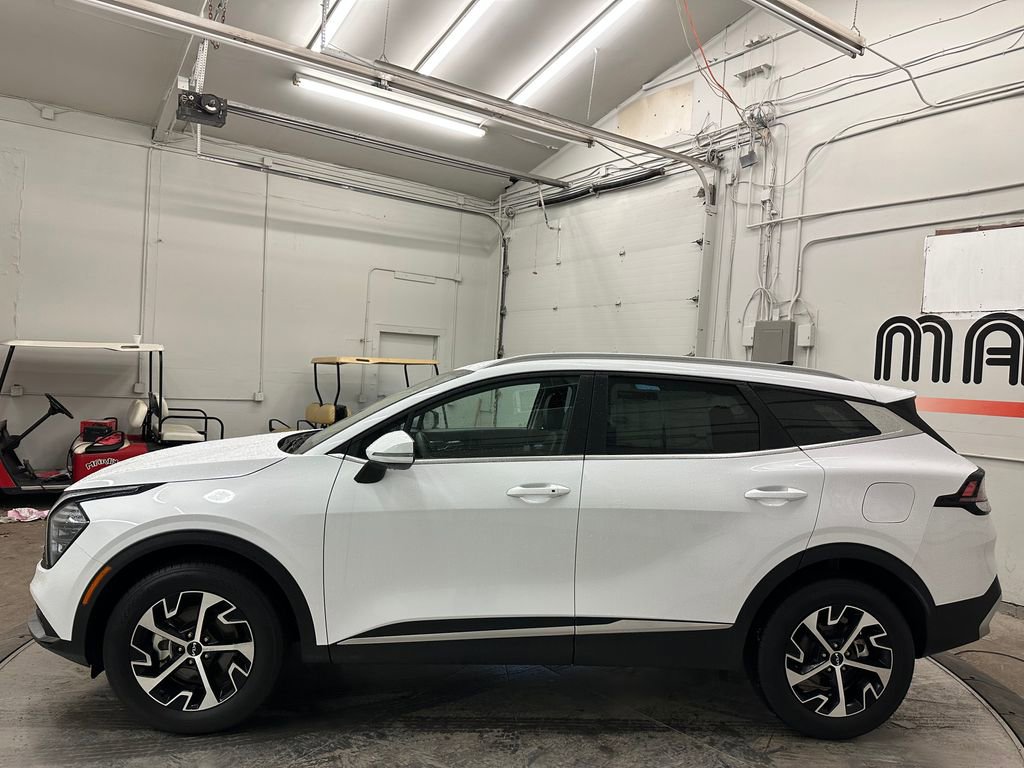 Used 2025 Kia Sportage EX image 14
