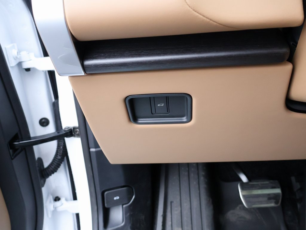 New 2025 Land Rover Range Rover SE image 33
