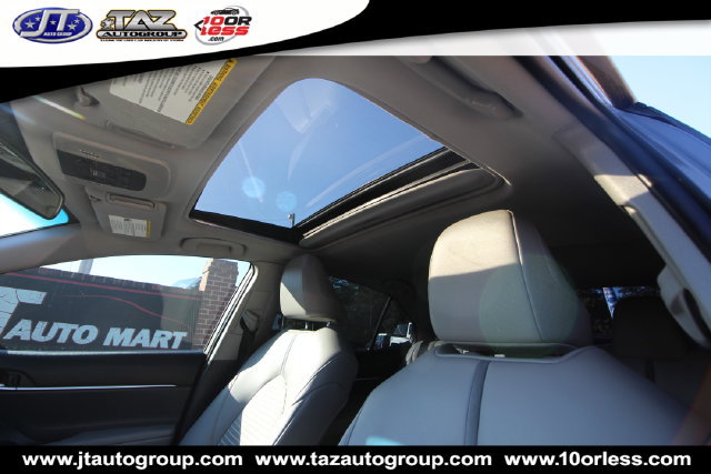 Used 2020 Toyota Camry SE FWD image 18