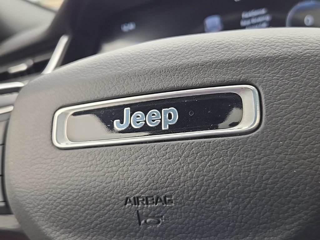 Certified 2023 Jeep Grand Cherokee L Laredo AWD/4WD image 27