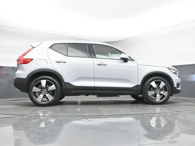 Used 2022 Volvo XC40 T4 Momentum FWD image 41