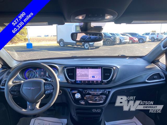 Used 2023 Chrysler Pacifica Touring-L w/ S Appearance Package image 17