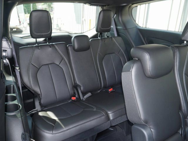 New 2026 Chrysler Pacifica Select image 26
