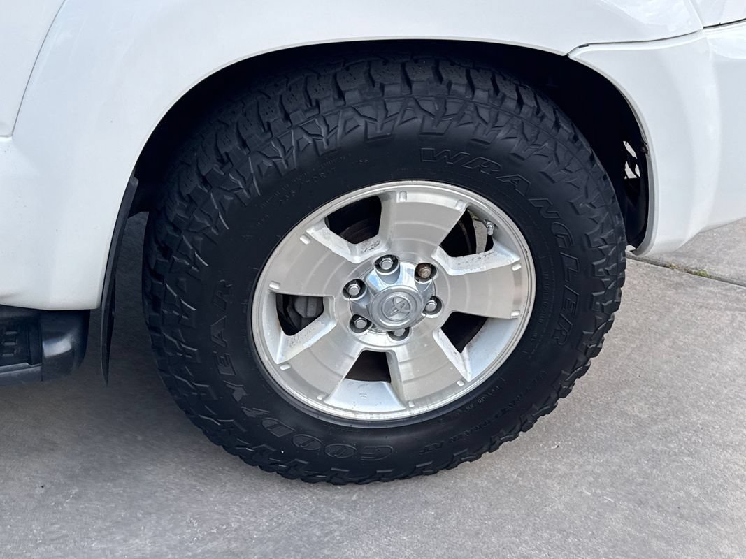 Used 2006 Toyota 4Runner SR5 AWD/4WD image 14