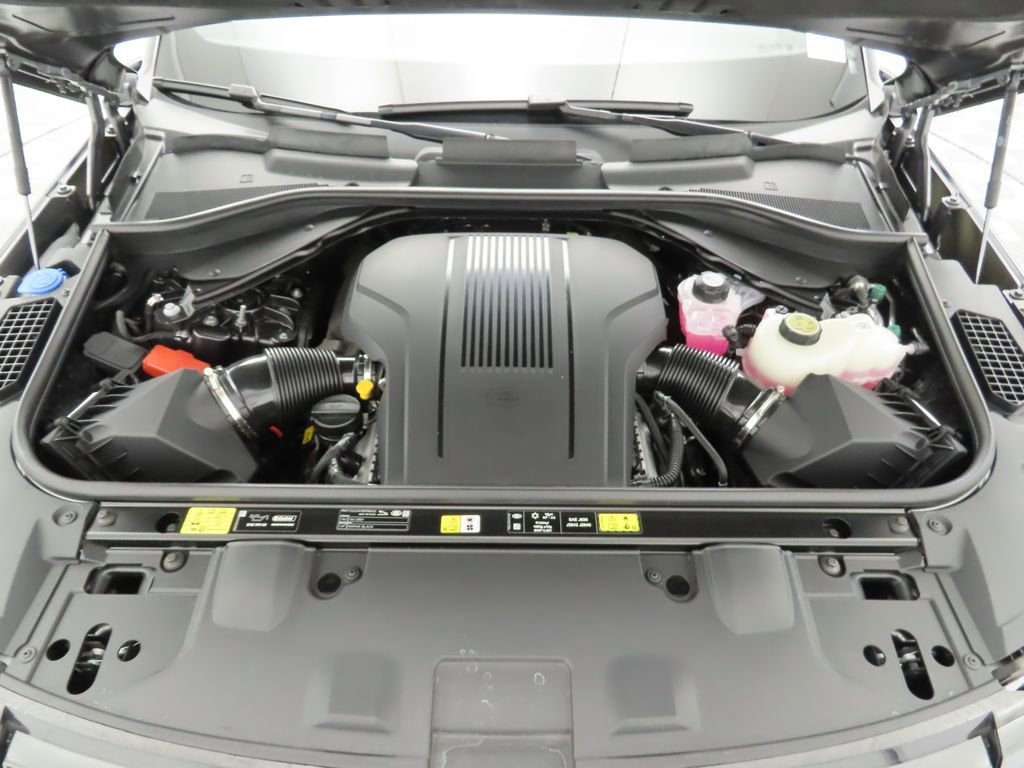 New 2025 Land Rover Range Rover Long Wheelbase SE image 29
